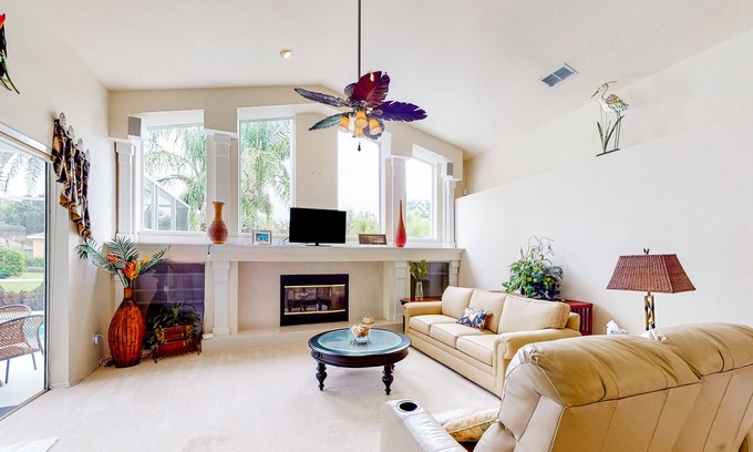 River Hills Masters House | Inviting house in Valrico with private pool & access to tennis/golf