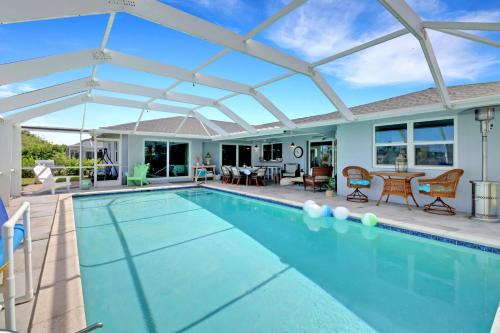Marco Island House | Inviting Lakeview Home l Pool l Close to Beaches
