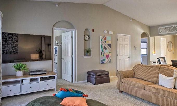 Branson Apartment | Inviting Resort Condo about 1 Mile to Branson Strip!