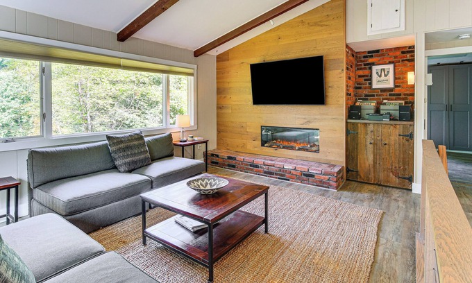 Brownsville House | Inviting Vermont Home On Mount Ascutney!
