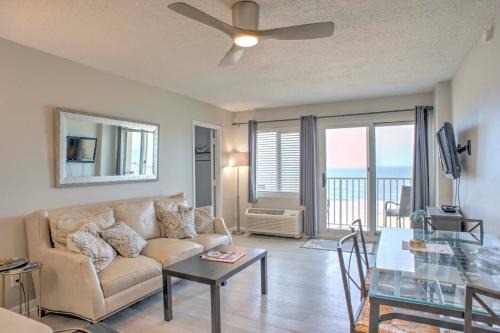 Northeast Virginia Beach Apartment | Inviting Virginia Beach Condo with Community Pool
