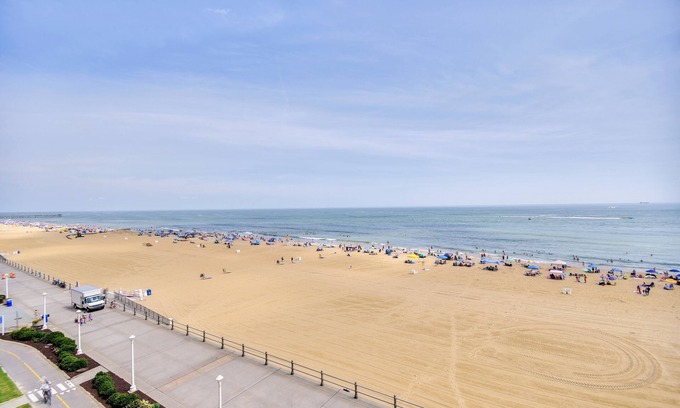 Northeast Virginia Beach Apartment | Inviting Virginia Beach Condo w/Community Pool