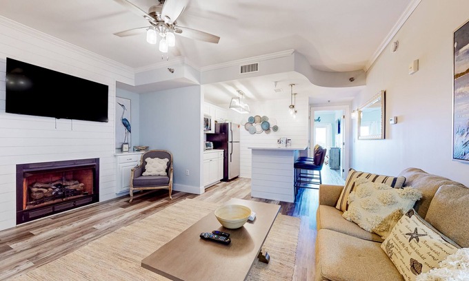 Sunnyside Condo | Inviting waterfront condo with heated outdoor pool, balcony, AC, & hot tub