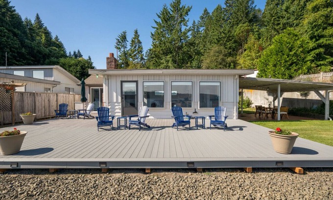 Gig Harbor House | Inviting Waterfront Haven ~BBQ