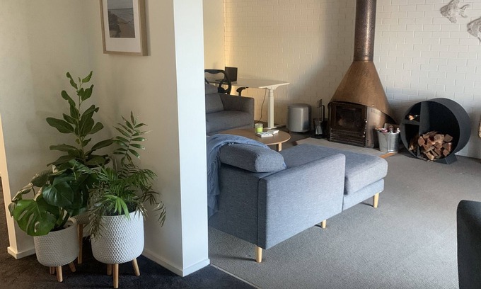 Inverloch House | Invy Haven - Relaxed Coastal, Free WiFi, Pet Friendly, Beach 500m