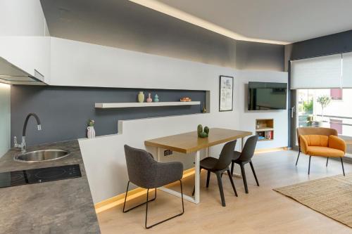 Ioannina Apartment | Ioannina In - central & modern apt 36m2 lake view