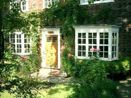 Garden Suburb Bed & Breakfast | Iolanthe