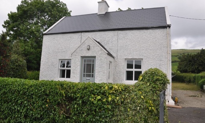 Knockaderry Cross Roads Cabin | Ireland Co Wicklow Joshua Cottage in the pretty village of Askanagap