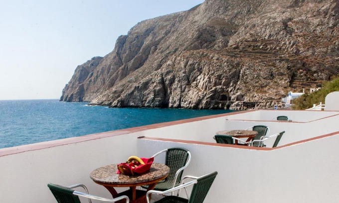 Kamari Hotel | Irini's Rooms Fteoura