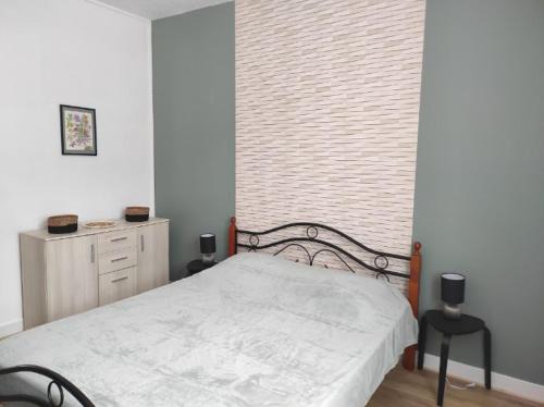 Orcival Apartment | Iris, Gîte Saint Antoine, Orcival, entre Sancy et Volcans d'Auvergne