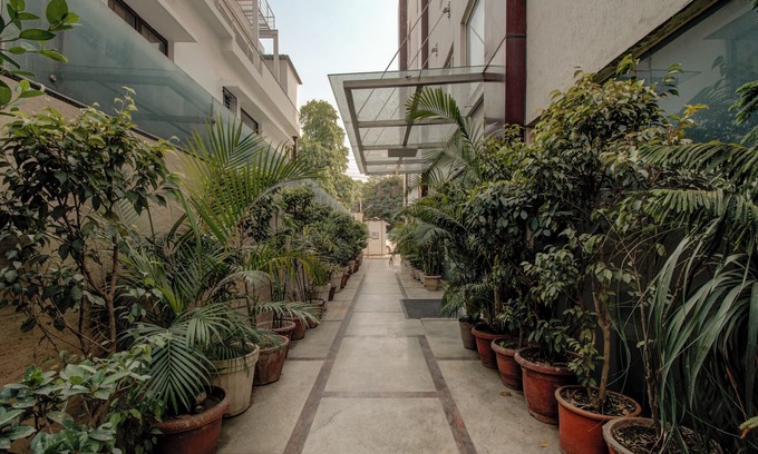 Safdarjung Enclave Hotel | Iris Park Hotel