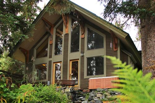 Girdwood House | Iris Pond