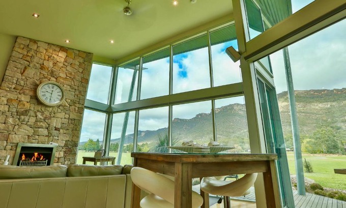 Halls Gap Apartment | Ironstone Romantic Couples Retreat