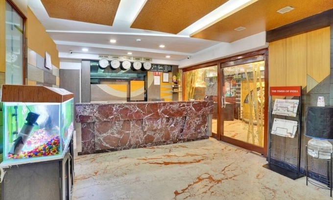 Rajajinagar Hotel | iROOMZ Aura Inn