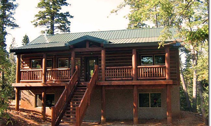 Duck Creek Village Cabin | Irresistible Luxury Cabin Neighboring Zion Natl Park and Bryce Canyon