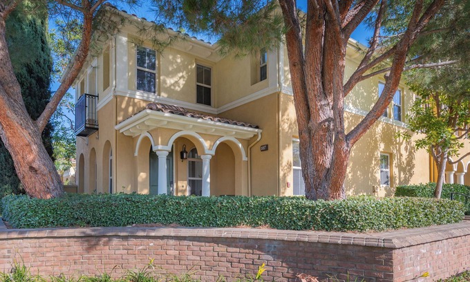 Woodbury House | Irvine Woodbury-Walking to Shopping and Activities
