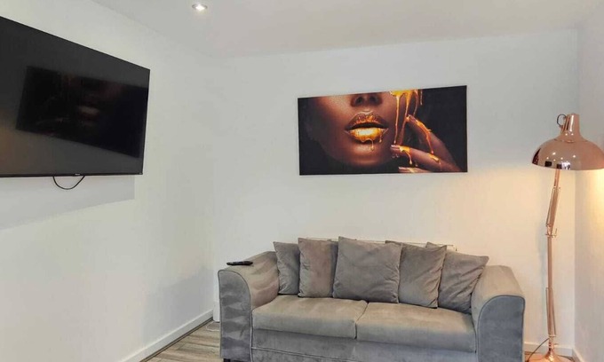 Liverpool City Centre Apartment | Irwell Chambers: Liverpool Cool