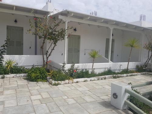 Serifos Hotel | ISALOS ROOMS ON THE BEACH