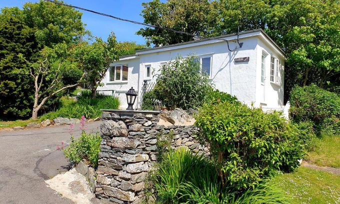 Trearddur Bay House | ISCRAIG BACH-COSY 2 BED APARTMENT-CLOSE TO BEACH