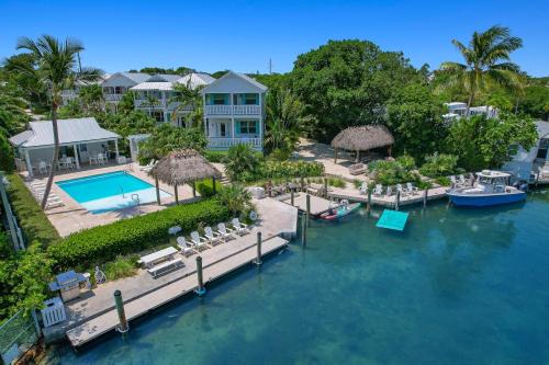 Islamorada House | Isla Mirabelle - Waterfront Boutique Resort, Htd Pool, Dock, Walkable