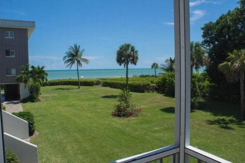 Sanibel House | Island Beach Club #220C