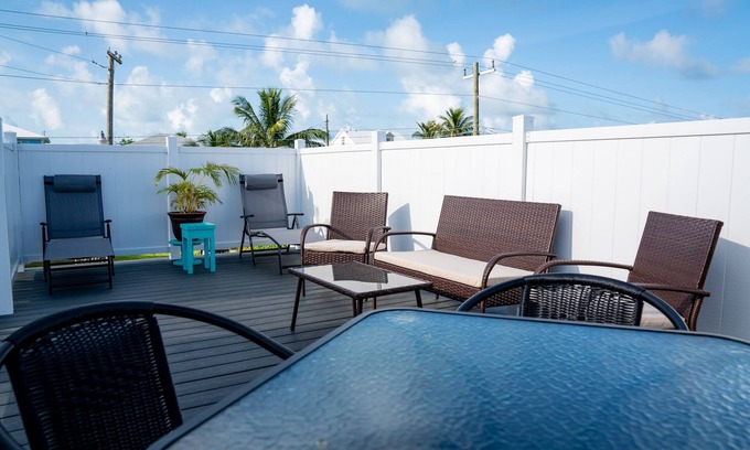 Spanish Wells Apartment | Island Breeze Spanish Wells with free Golf Cart Kayak & Paddle Board oct 2019