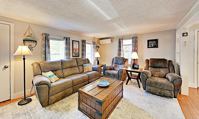Oak Bluffs House | Island Breeze