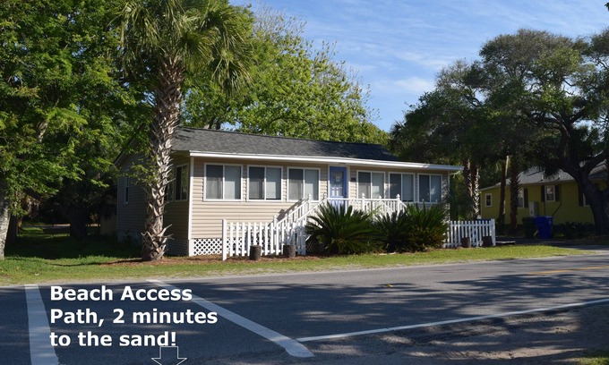 Folly Beach House | Island Center! 2–5-minute walk to beach & town! Sleeps 6 w/5 beds! Read Reviews!