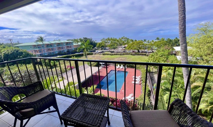 Kahaluu Bay Condo | Island Condo w/Partial Ocean View Lanai, Across Kahaluu Beach Park, Wifi