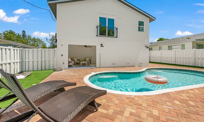 Anna Maria House | Island Escape with Pool, EV Charger and Steps to Pine Avenue
