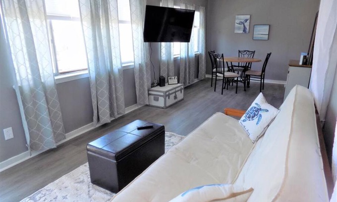 Fort Walton Beach Apartment | Island Getaway