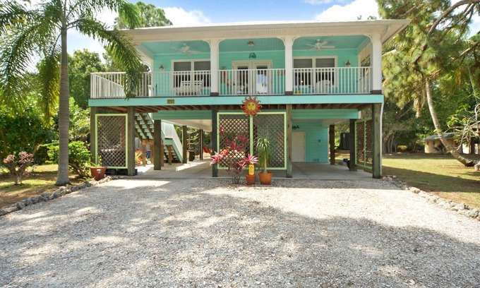 Saint James City House | Island Home within the Pines and Palms; Kayaks, Bikes, and Inviting Porches~