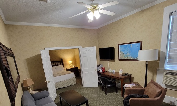 Port Clinton Hotel | Island House CondoHotel Premium King Suite,#3303, Port Clinton