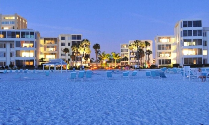 Siesta Key Resort | Island House Resort - Waterfront 2-bedroom condo directly on Siesta Key Beach!