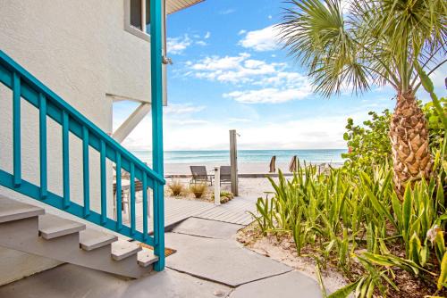 Englewood Apartment | Island House