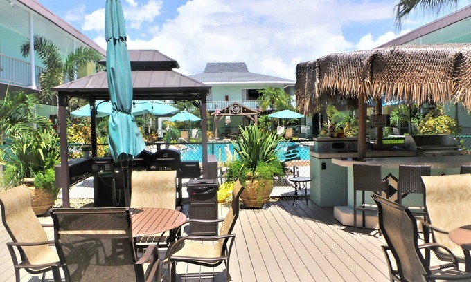 North Redington Beach Hotel | Island House Hotel
