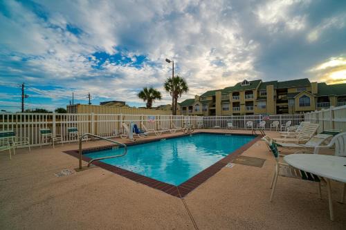 Galveston Hotel | Island Inn By OYO Galveston Beach, TX