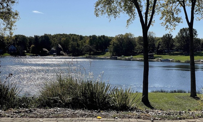 Canadian Lakes Cottage | Island Lakehouse & Golf Retreat – in the Heart of Michigan. Sleeps 10.