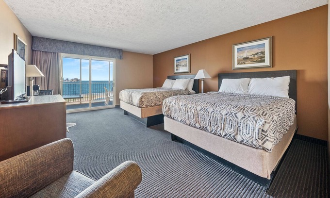 Put-in-Bay House | Island Oasis: Spacious Room with Breathtaking Lakefront Views on Put-In-Bay 326