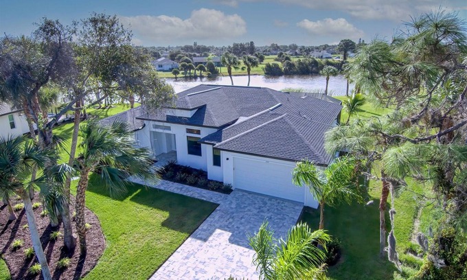 Rotonda Heights House | Island Pearl | Lake front | Pool | Spa
