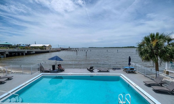 Cedar Key Condo | Island Place 214 Is An Open Gulf Condo!