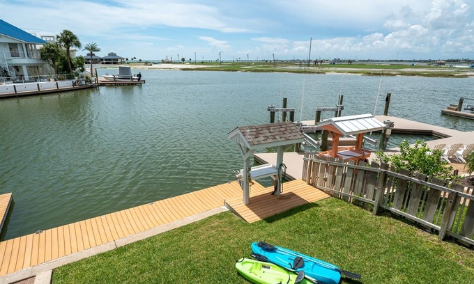 Key Allegro House | Island Retreat - Beautiful Key Allegro Canal Home - Kayaks Available for Guest