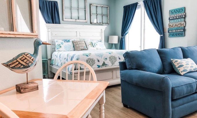 Corpus Christi Condo | Island Retreat! Cozy Condo First Floor - 1 Block from Whitecap Beach, Sleeps 4