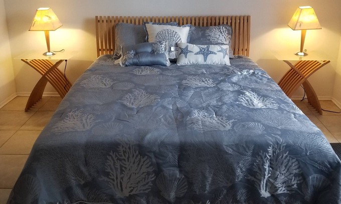 Neptune Beach House | Island Retreat MONTHLY ONLY~ 28 NIGHT MINIMUM