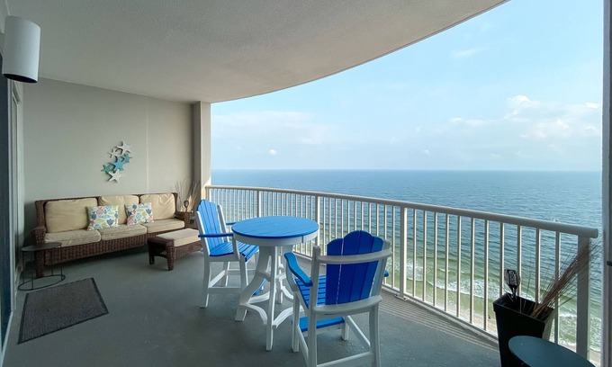 Gulf Shores Condo | ISLAND ROYALE P304 IS A TROPICAL PARADISE!