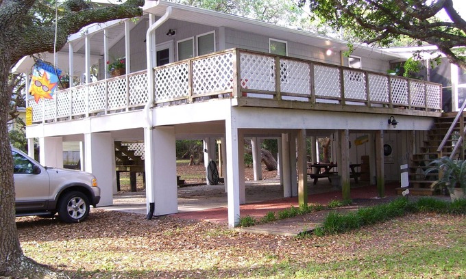 Surf City Cottage | Island Styled, Family-friendly, Pet Friendly, Peaceful Beach Cottage