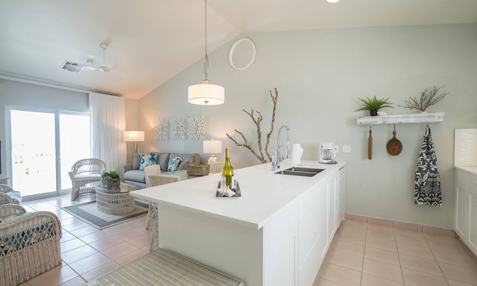Wheeland Settlement Condo | Island Thyme 2 bdrm penthouse newly upgraded 2 king beds