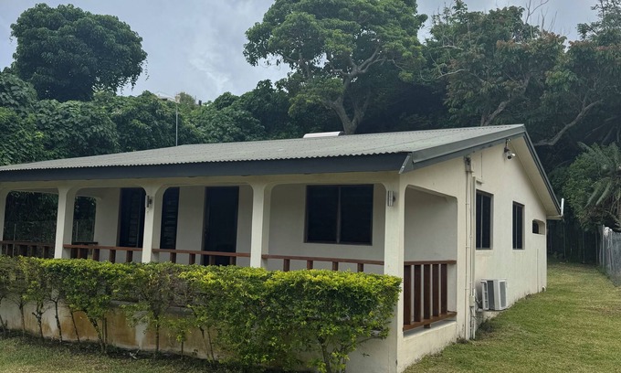 Port Vila House | Island Unit in Pango - Bunkhouse