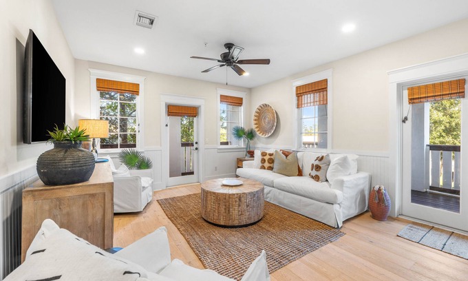 Rosemary Beach Condo | Island Vibes at Emerald Palm/2 Bedroom Condo Rosemary Beach/2 Bikes