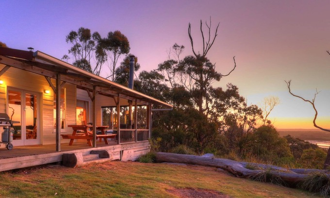 Smithton House | Island View Spa Cottage
